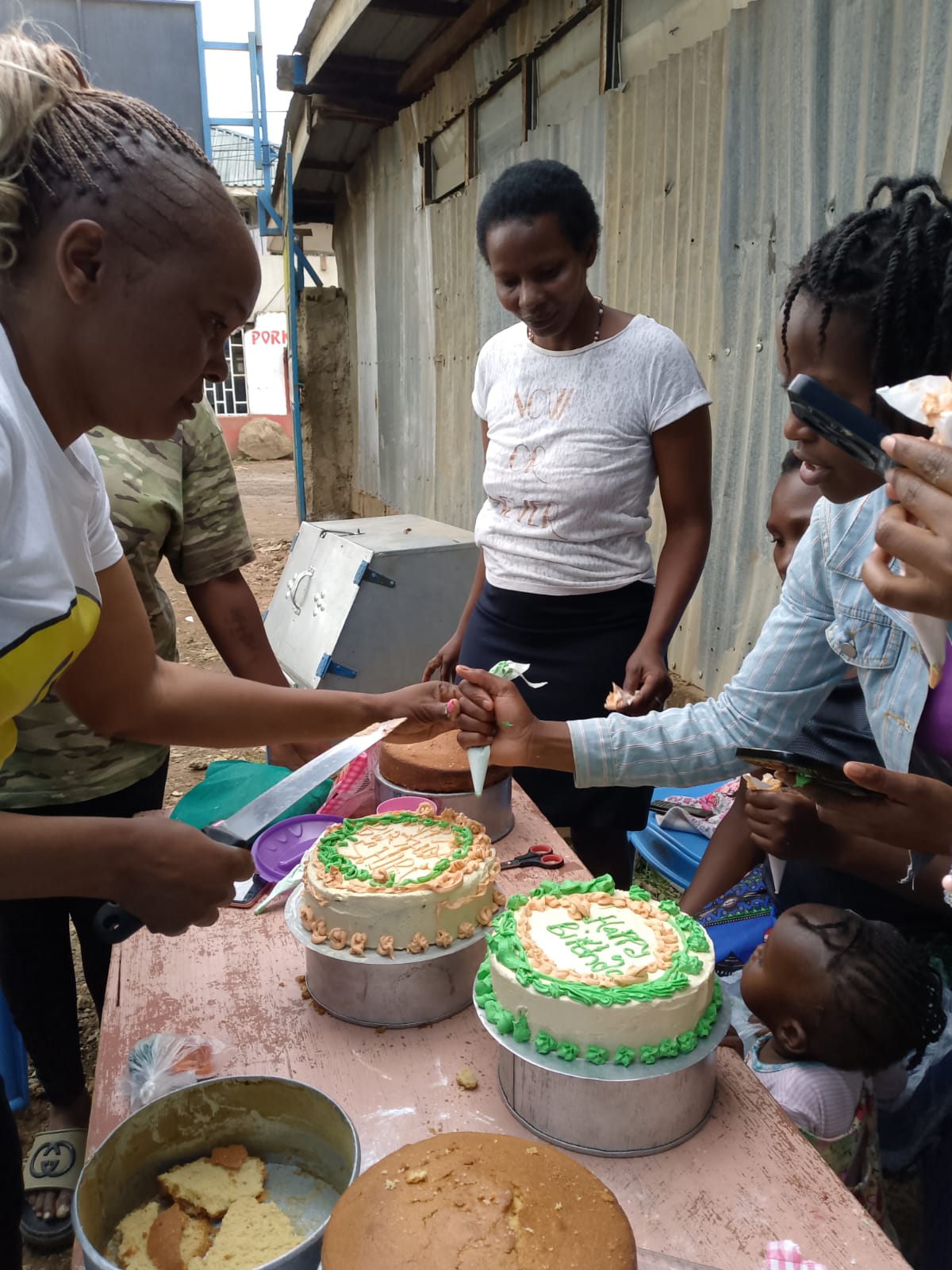 Cake preparation training in catering project